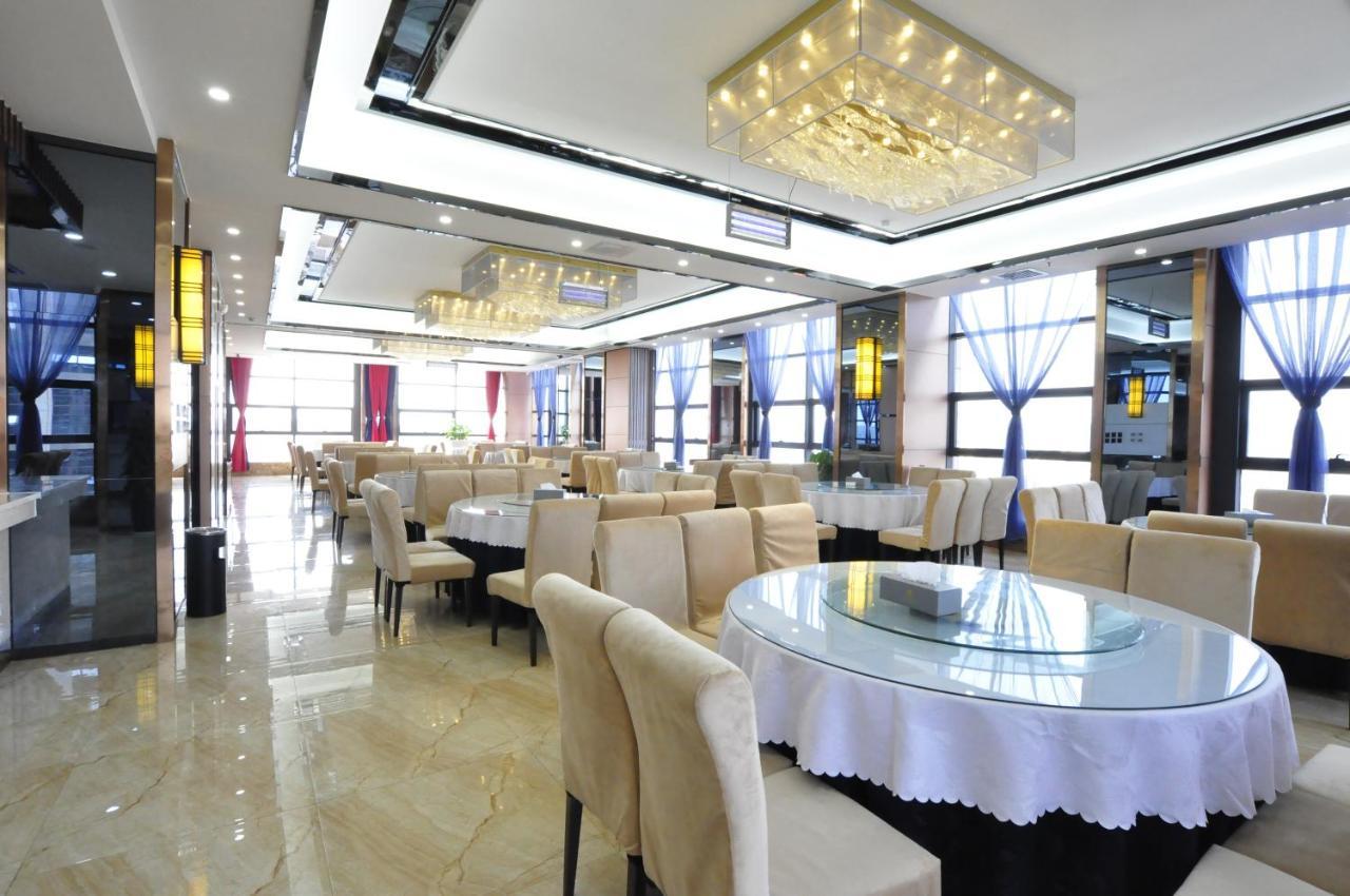 קונמינג Mingchun International Holiday Hotel מראה חיצוני תמונה